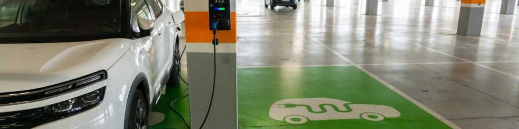 Cargar un coche eléctrico en centro comercial es muy sencillo