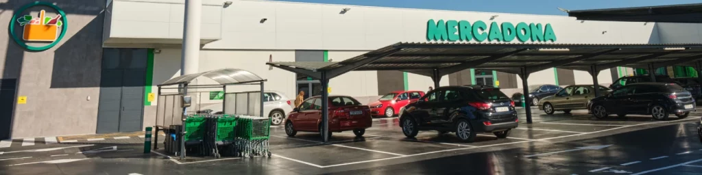 En algunos parkings de Mercadona puedes encontrar puntos de recarga para coches eléctricos