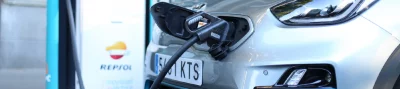 Cargar tu coche eléctrico en una gasolinera Repsol es sencillo