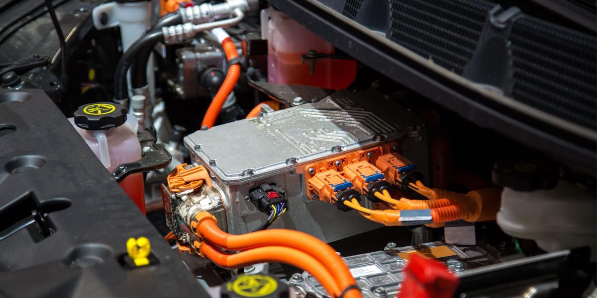 Motor de un coche eléctrico tiene menos reparaciones y mantenimiento