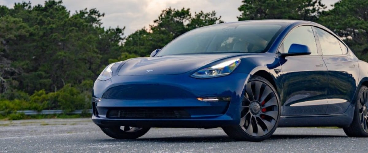 Uno de los modelos que más ha potenciado las ventas de coches eléctricos en España este 2022 es el Tesla Model 3